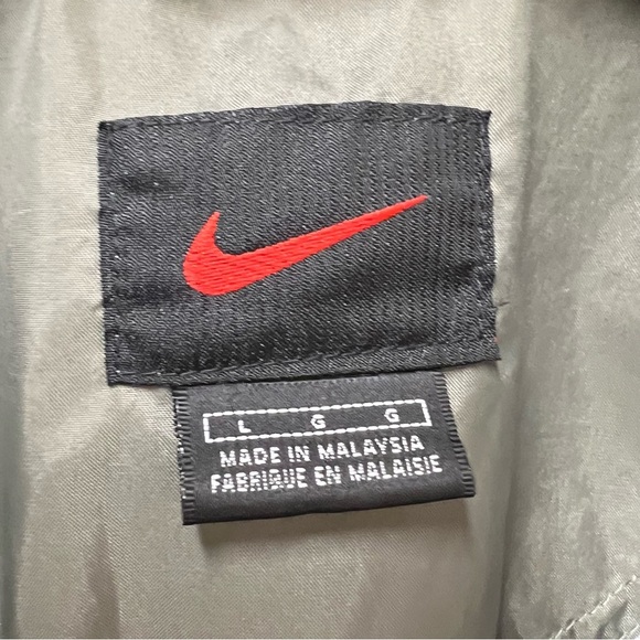 Nike Windbreaker Jacket Nylon Gray Green Lightweight Zip Front Size Large - Picture 3 of 5